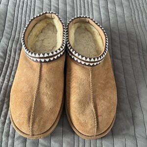 Kirkland Signature Unisex Shearling Slipper